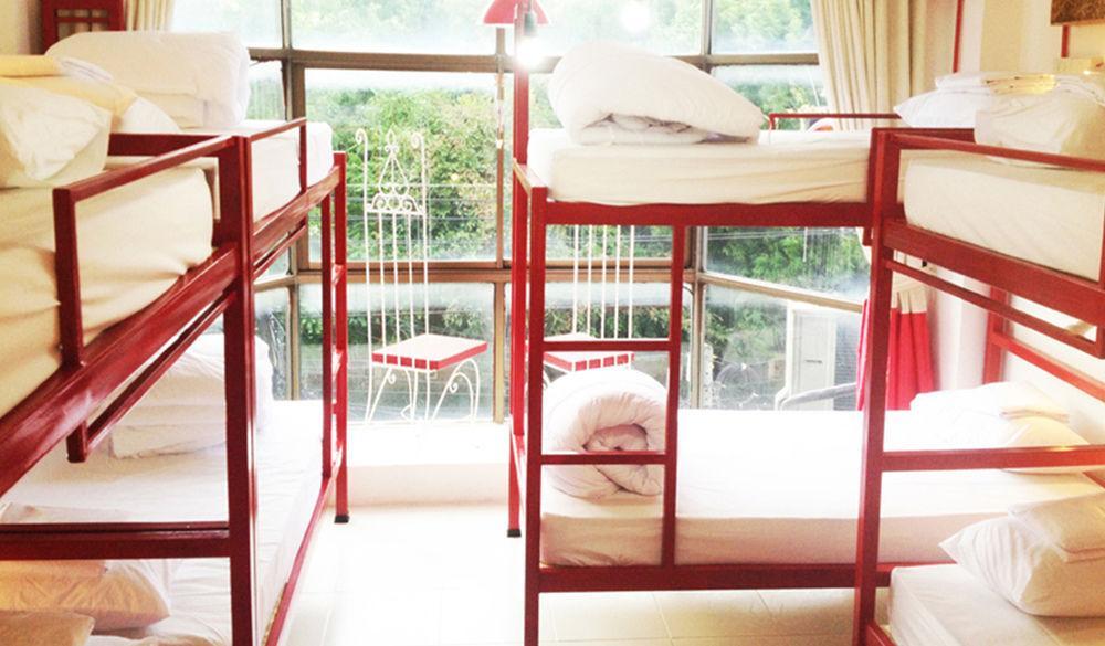 Safe And Sound Hostel Chiang Mai Esterno foto
