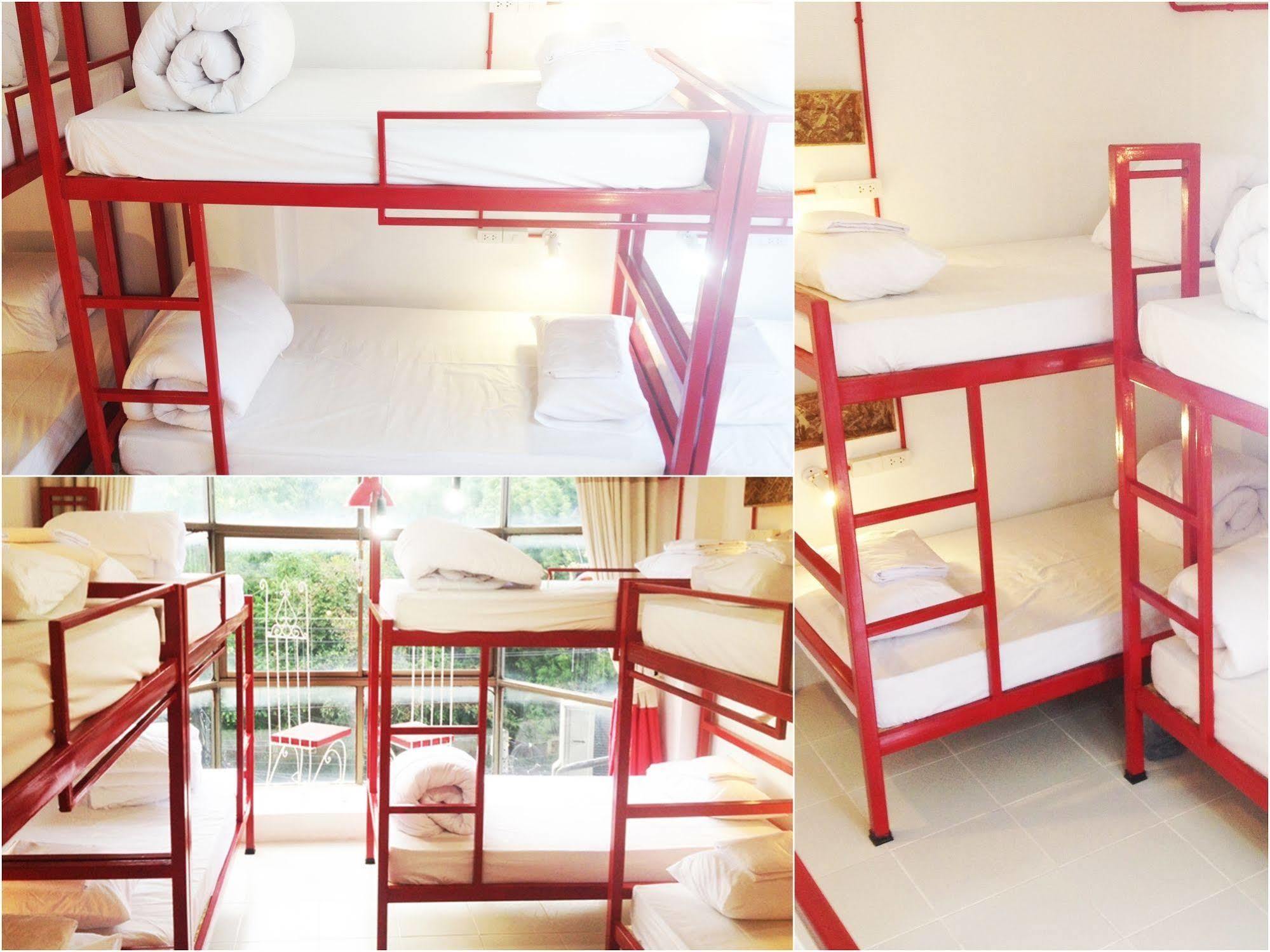Safe And Sound Hostel Chiang Mai Esterno foto