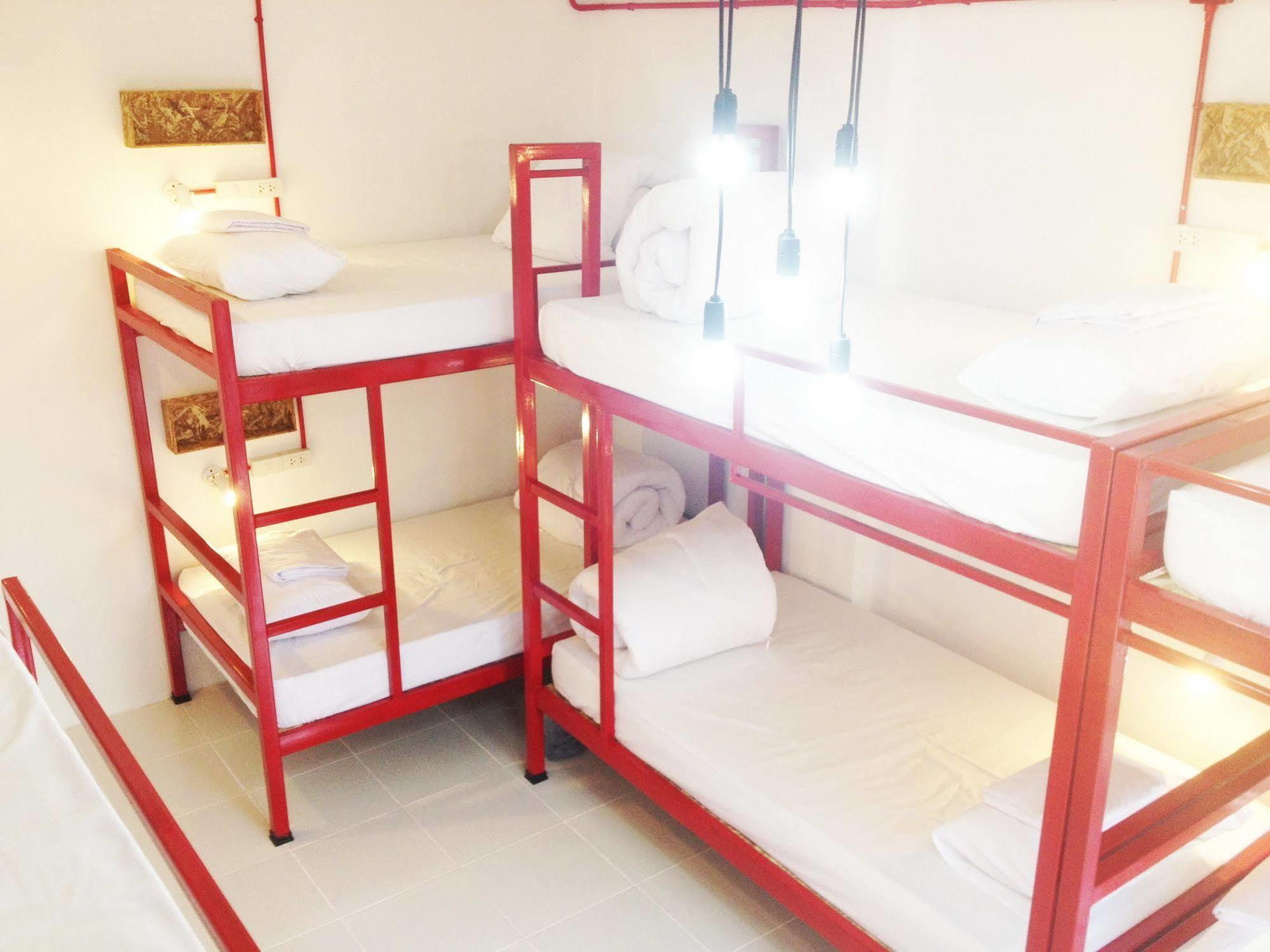 Safe And Sound Hostel Chiang Mai Esterno foto