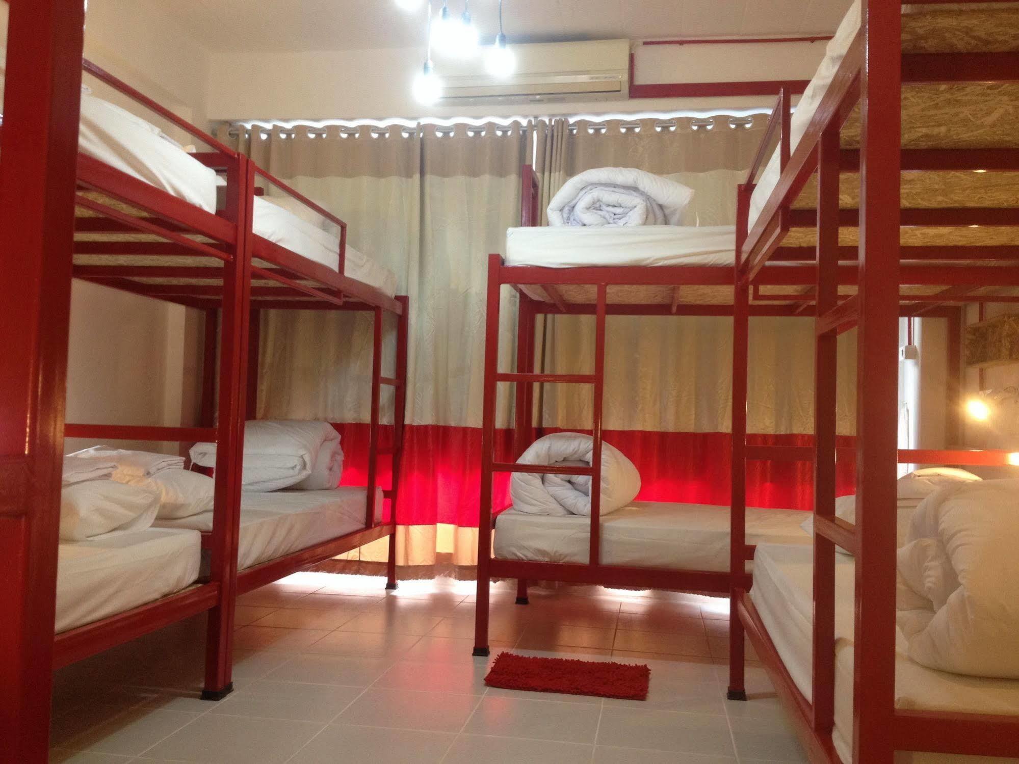 Safe And Sound Hostel Chiang Mai Esterno foto