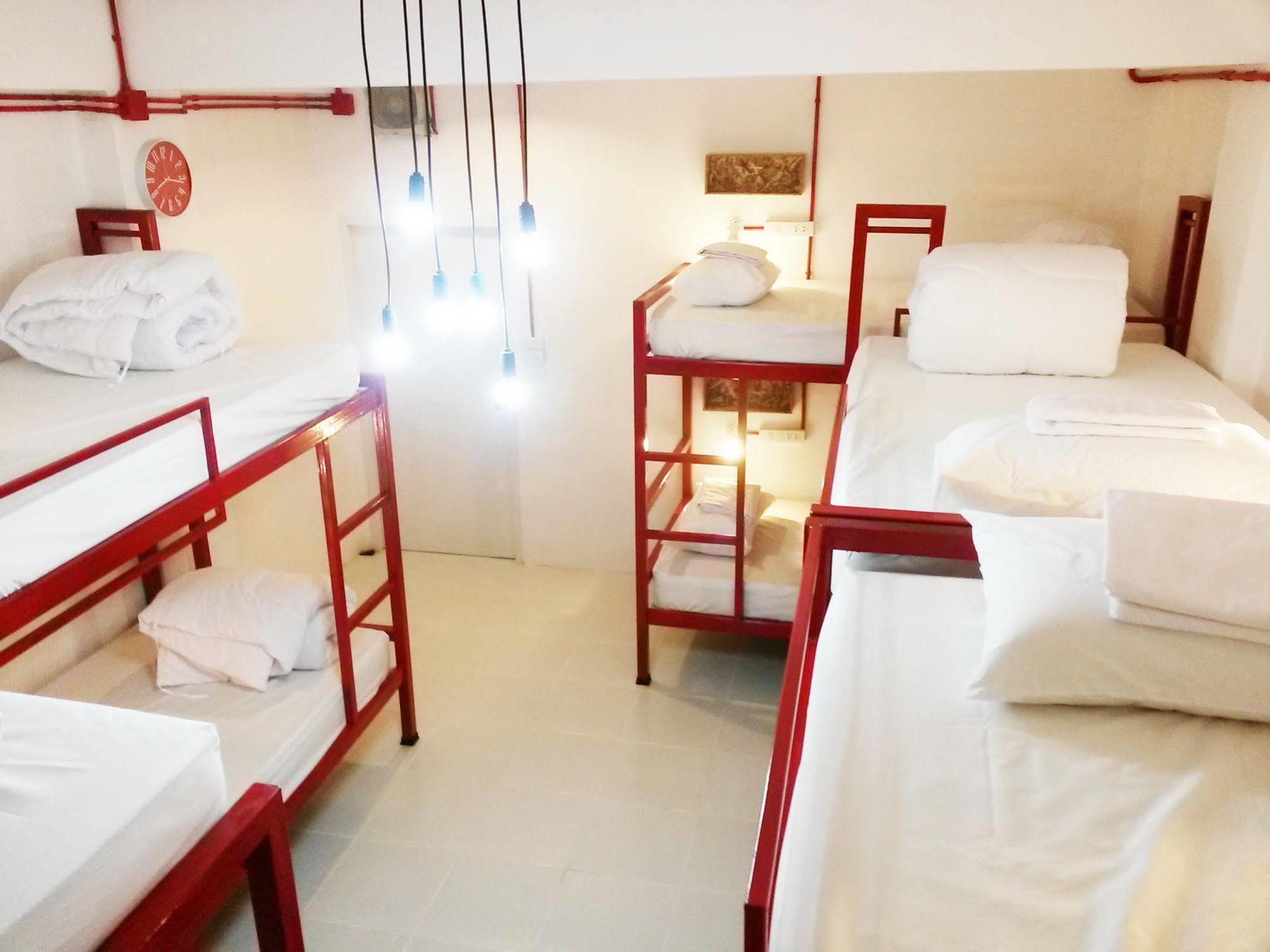 Safe And Sound Hostel Chiang Mai Esterno foto