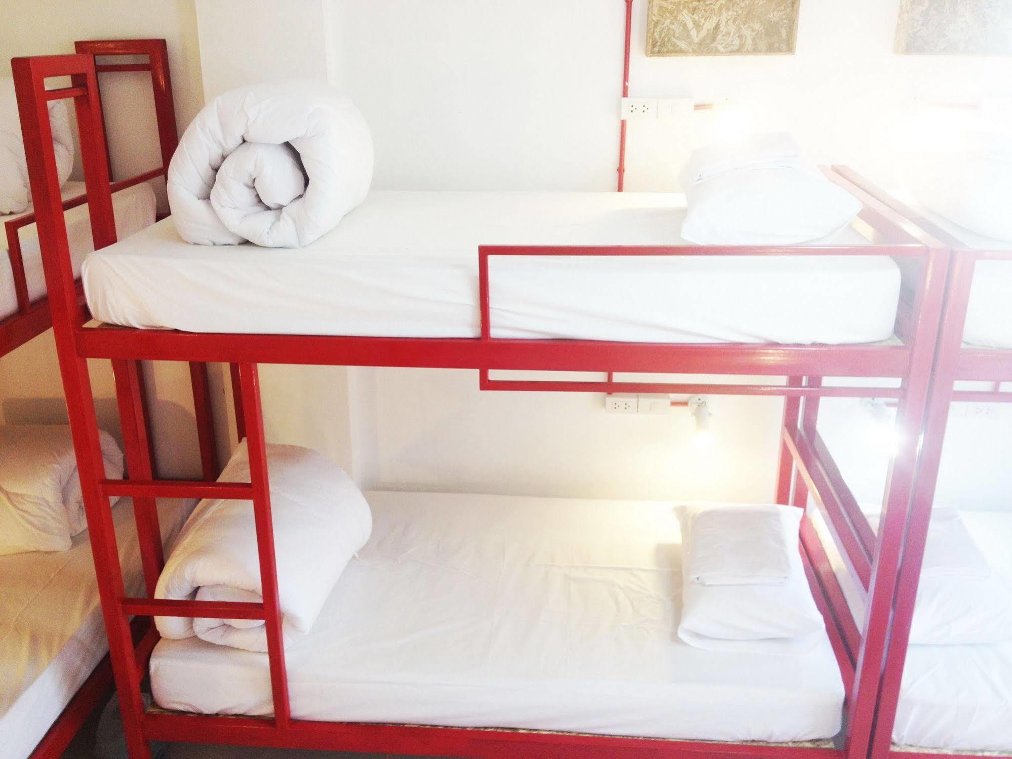Safe And Sound Hostel Chiang Mai Esterno foto