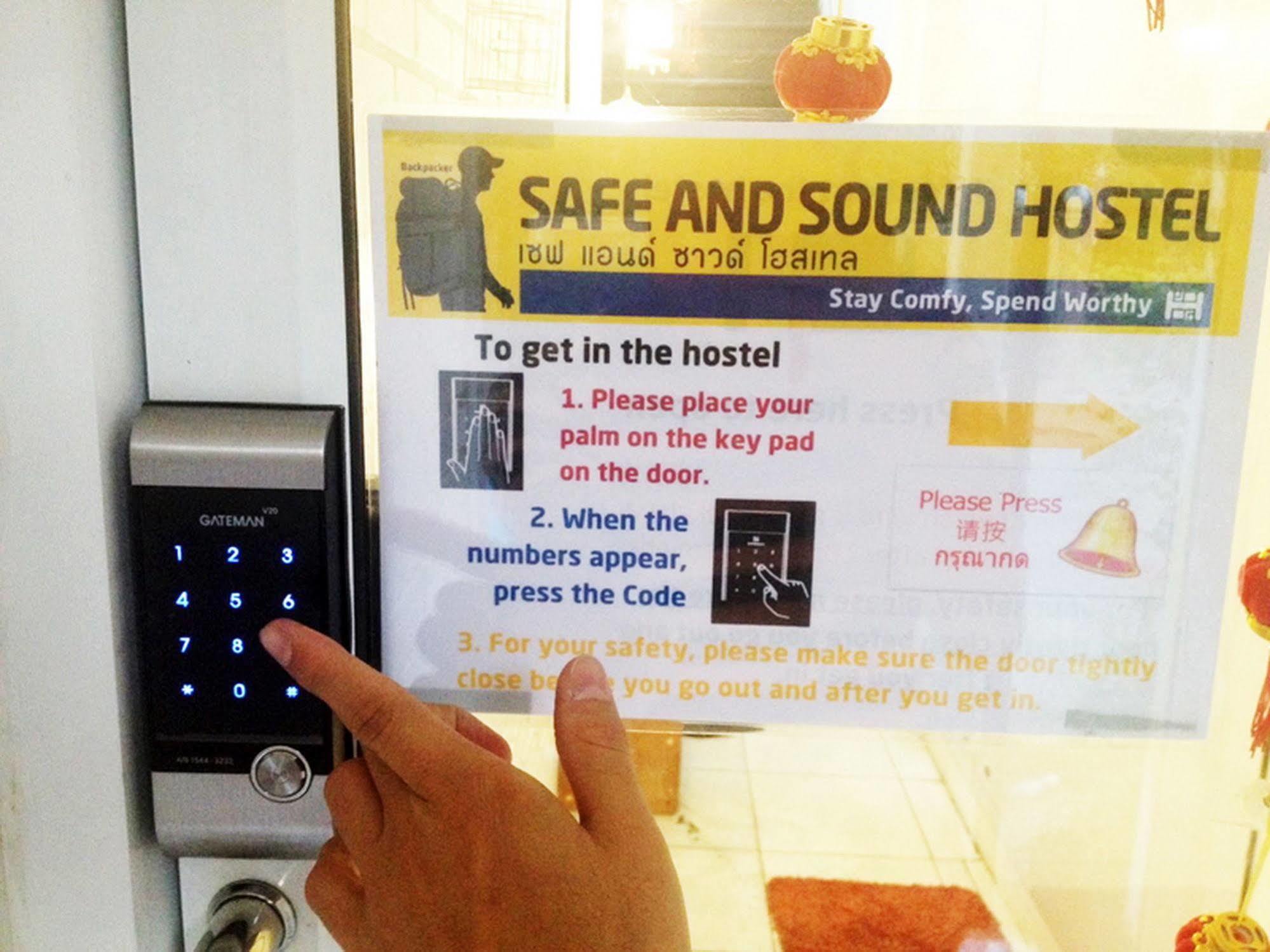 Safe And Sound Hostel Chiang Mai Esterno foto