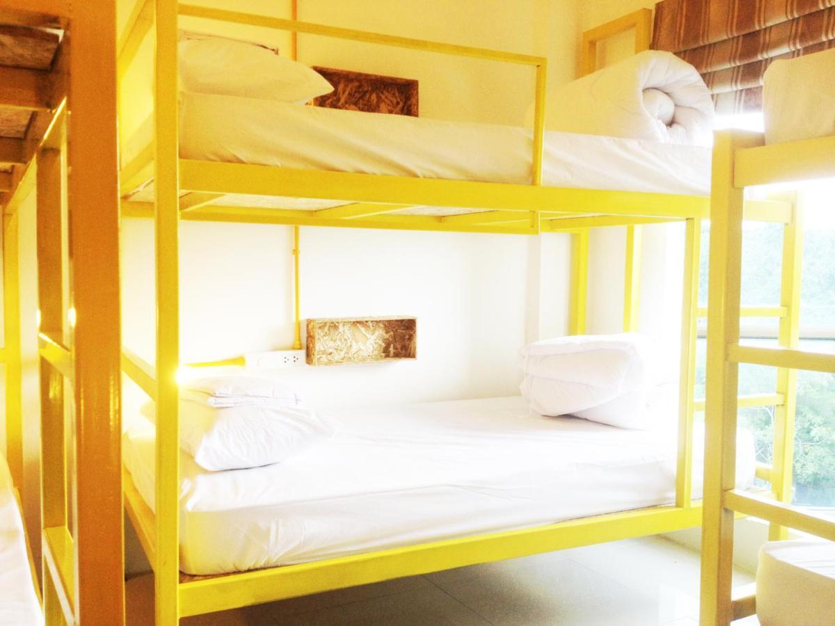 Safe And Sound Hostel Chiang Mai Esterno foto